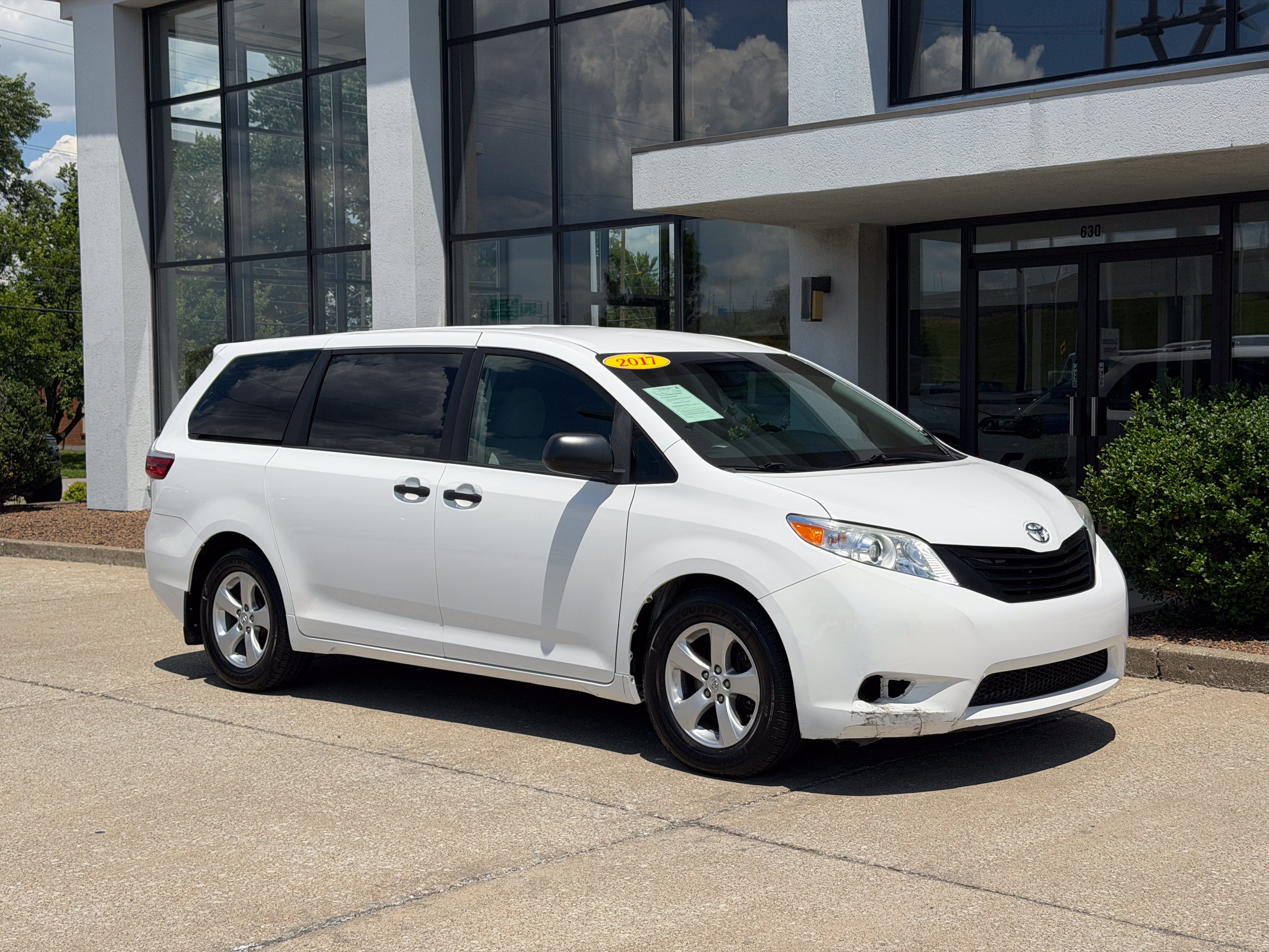 Used 2017 Toyota Sienna L FWD image 2