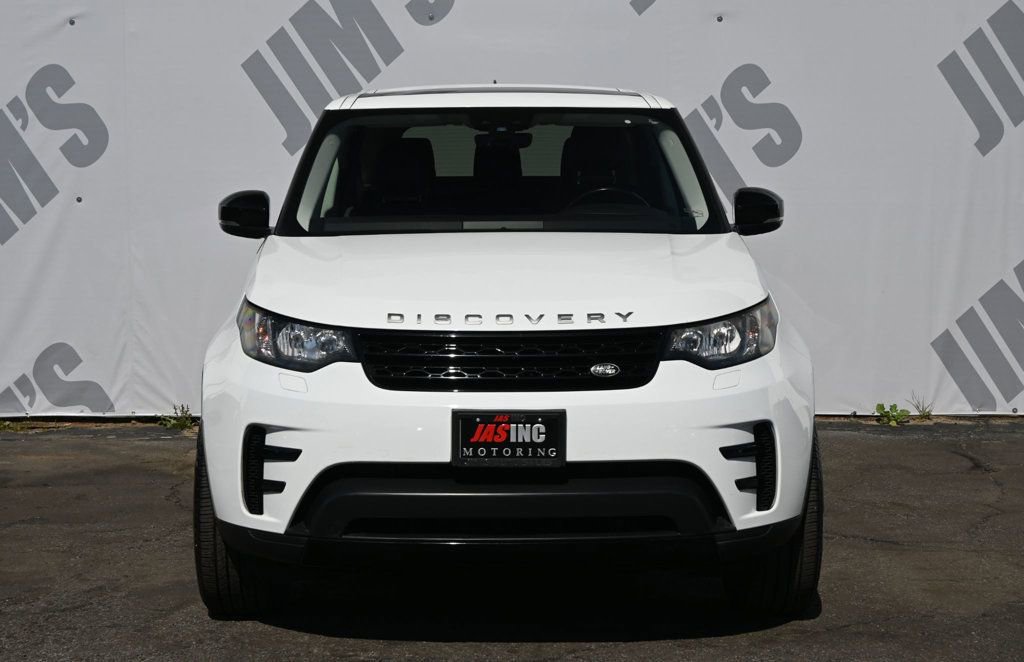 Used 2018 Land Rover Discovery SE image 2