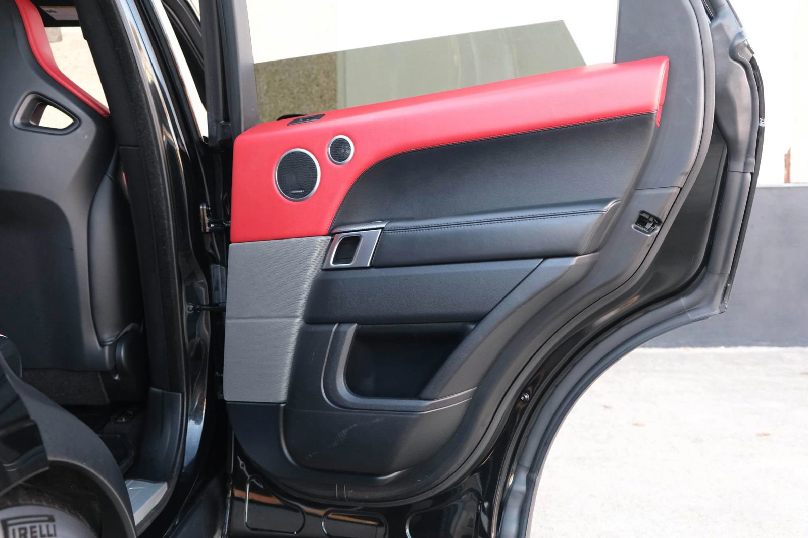 Used 2017 Land Rover Range Rover Sport SVR image 31