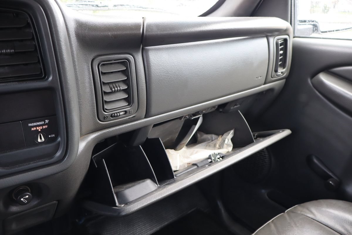 Used 2006 GMC Sierra 2500 W/T RWD image 32