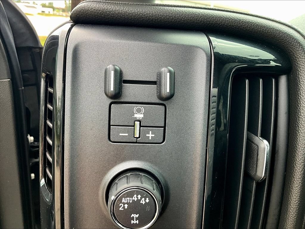 Used 2017 Chevrolet Silverado 1500 LTZ Z71 w/ LTZ Plus Package AWD/4WD image 18
