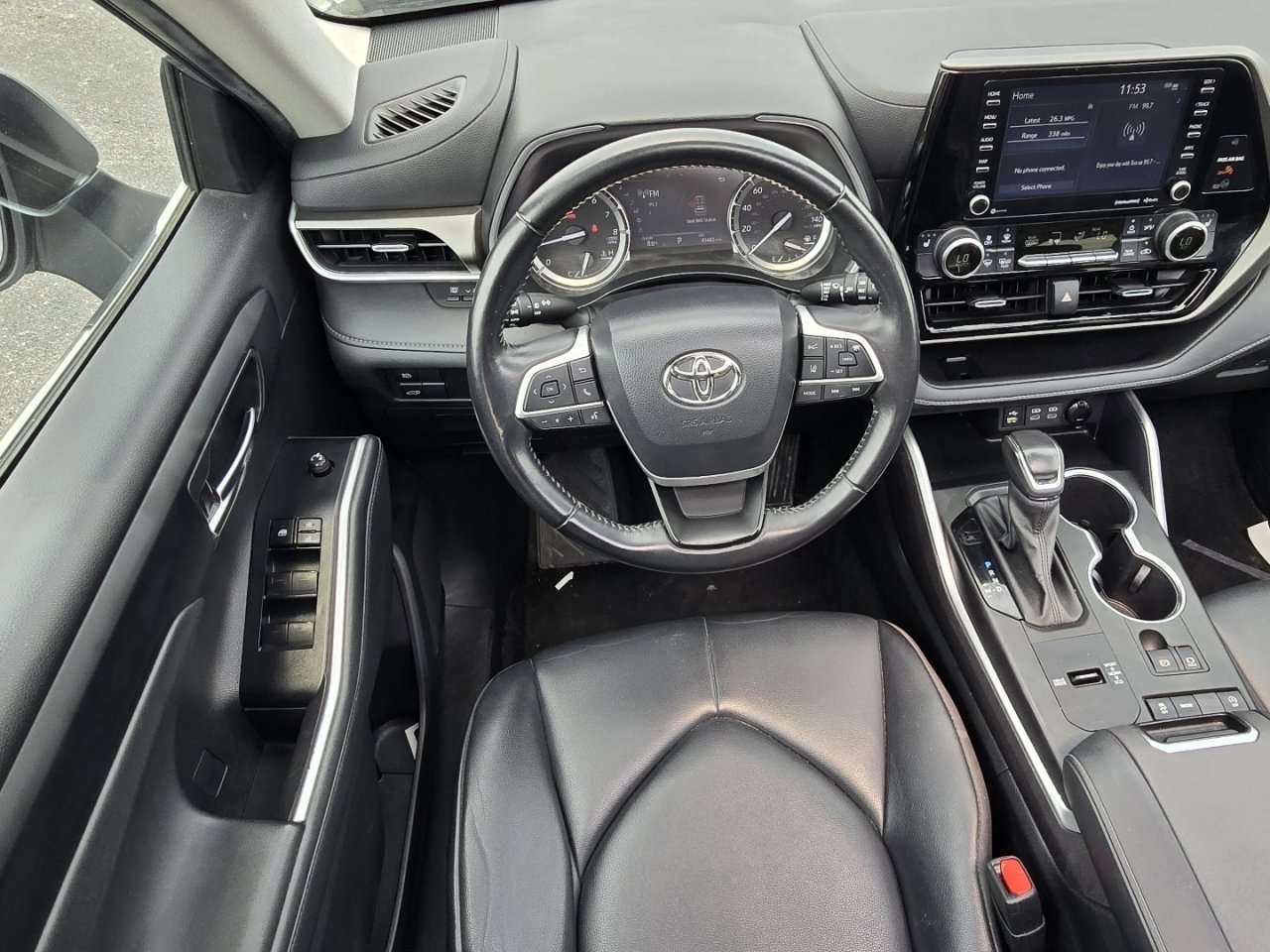 Used 2022 Toyota Highlander XLE FWD image 23