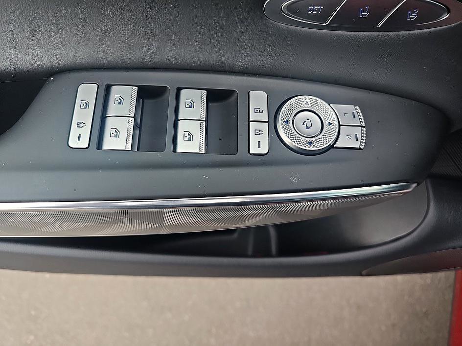 Used 2025 Genesis GV70 3.5T Sport w/ Sport Advanced Package image 13