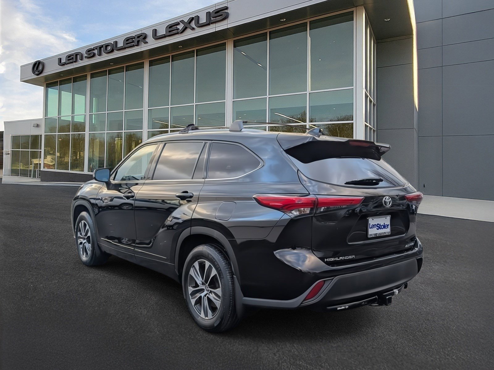 Used 2022 Toyota Highlander XLE image 5