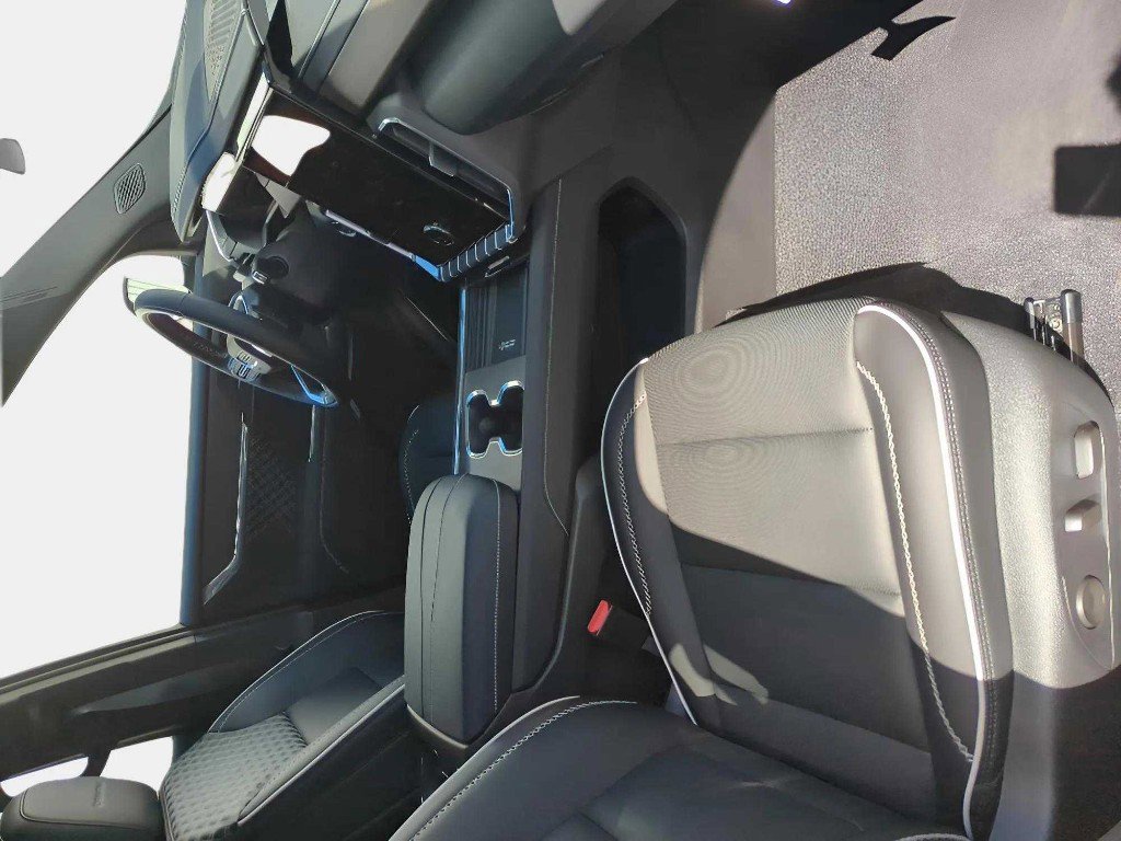 New 2025 GMC Acadia Denali w/ Super Cruise Package image 18