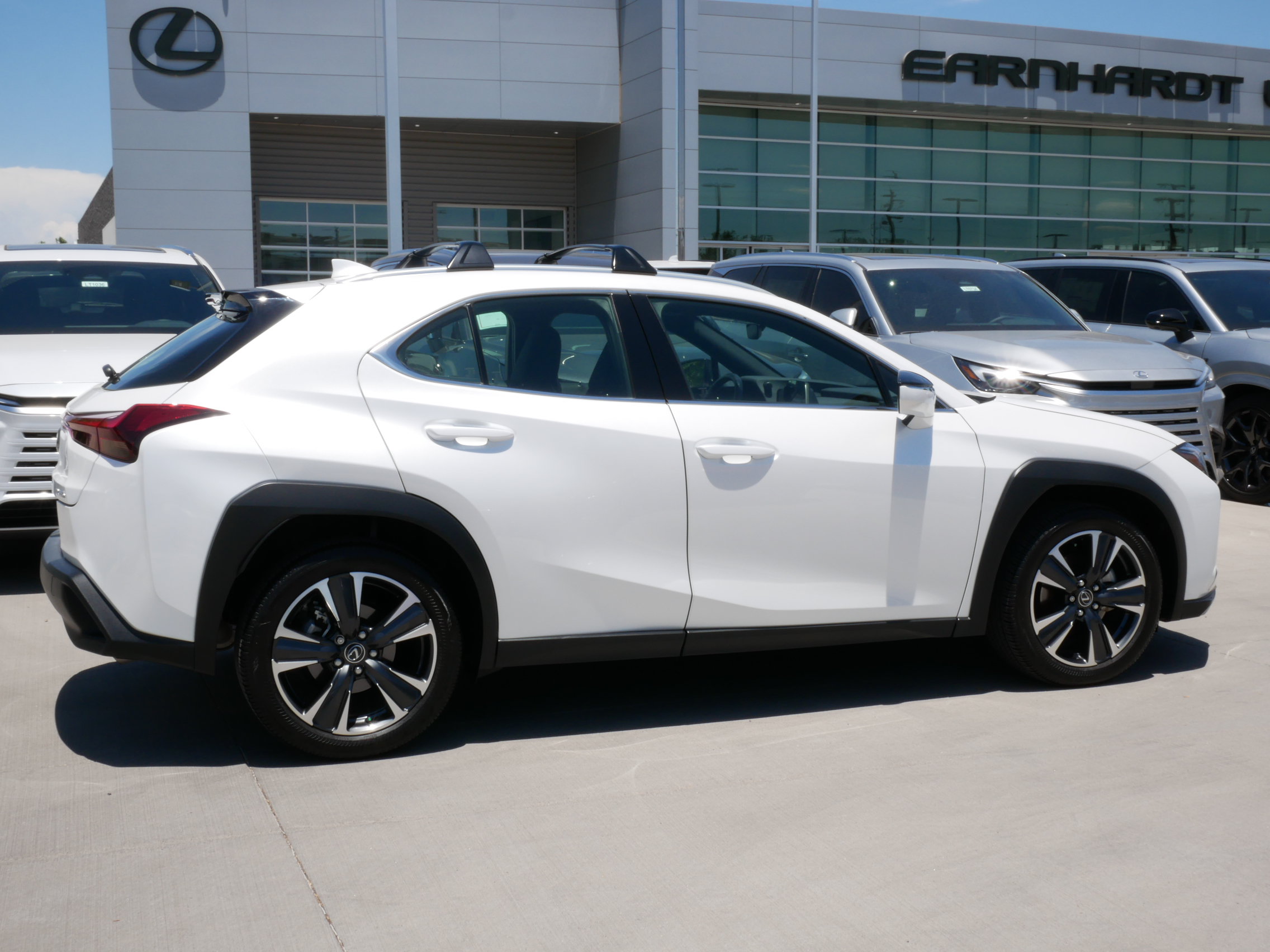 Used 2025 Lexus UX 300h FWD w/ Accessory Package (Z2) image 11