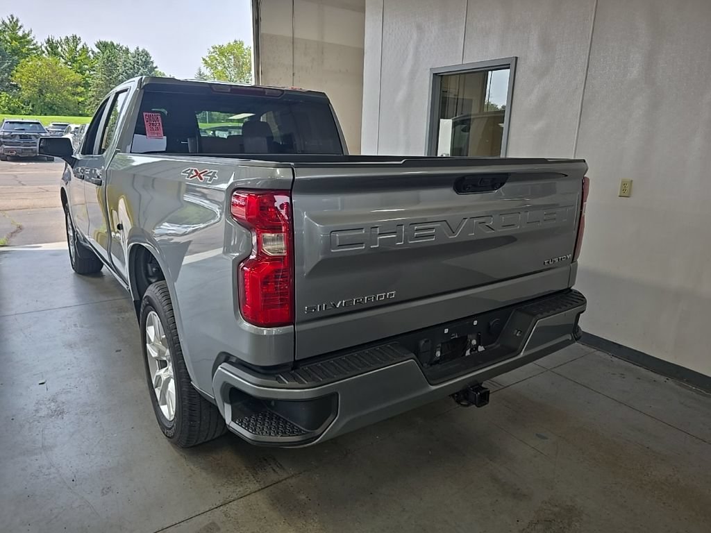 Used 2023 Chevrolet Silverado 1500 Custom AWD/4WD image 3
