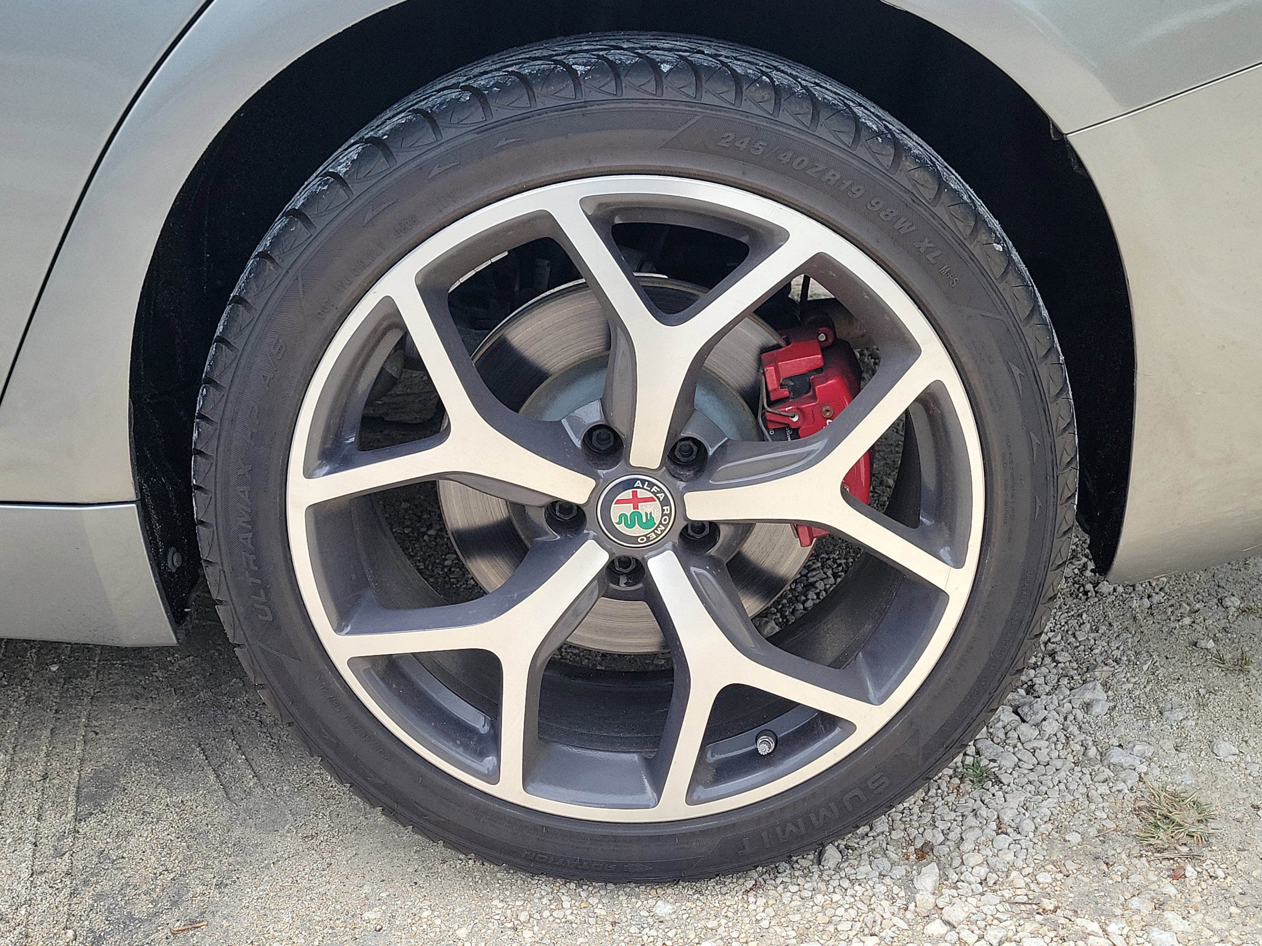 Used 2019 Alfa Romeo Giulia AWD w/ Cold Weather Package image 10