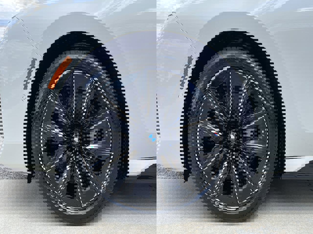 Used 2025 BMW i7 eDrive50 w/ M Sport Package image 13