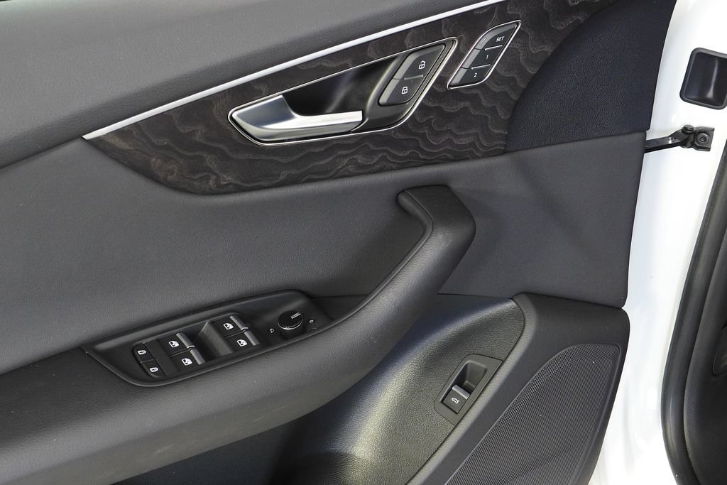 Used 2023 Audi Q8 Premium w/ Convenience Package AWD/4WD image 12