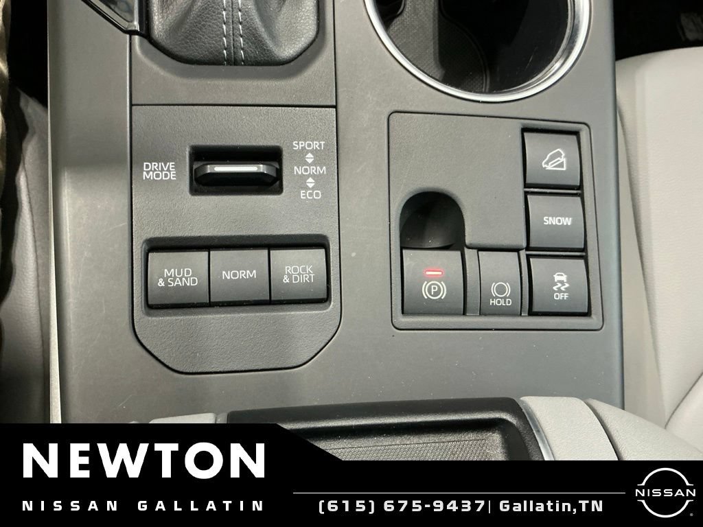 Used 2024 Toyota Highlander XLE AWD/4WD image 8