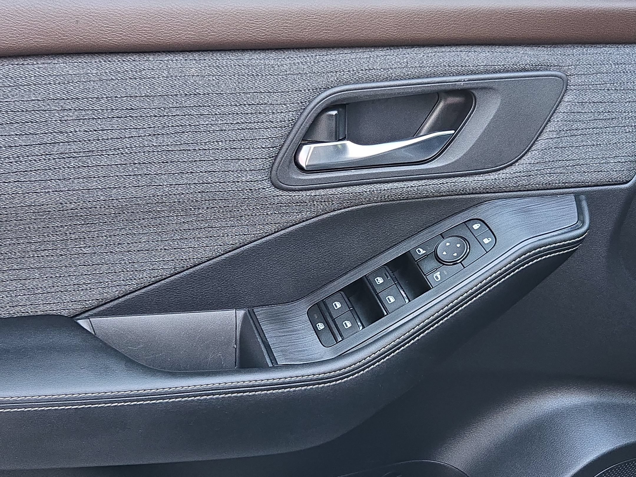 Used 2023 Nissan Rogue SV FWD image 21
