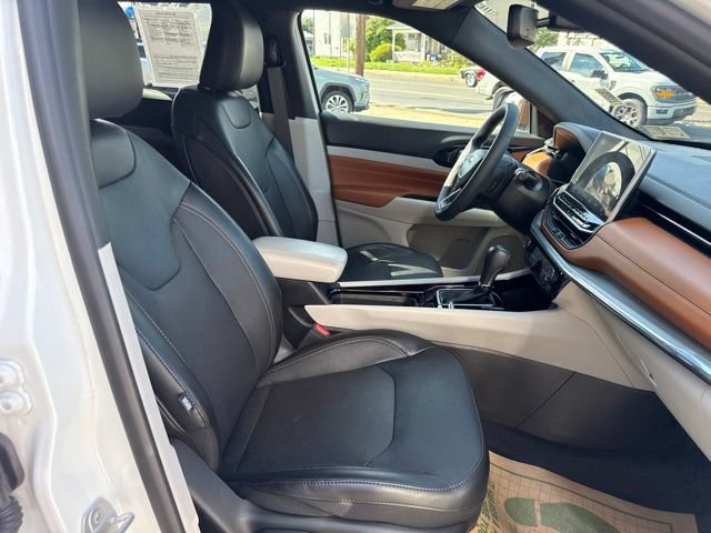 Used 2023 Jeep Compass Limited w/ Sun and Sound Group AWD/4WD image 34