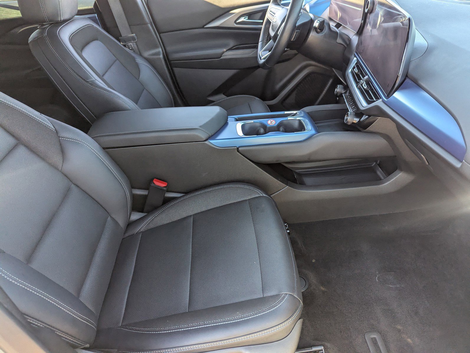 Used 2025 Chevrolet Equinox EV LT w/ Convenience Package image 13