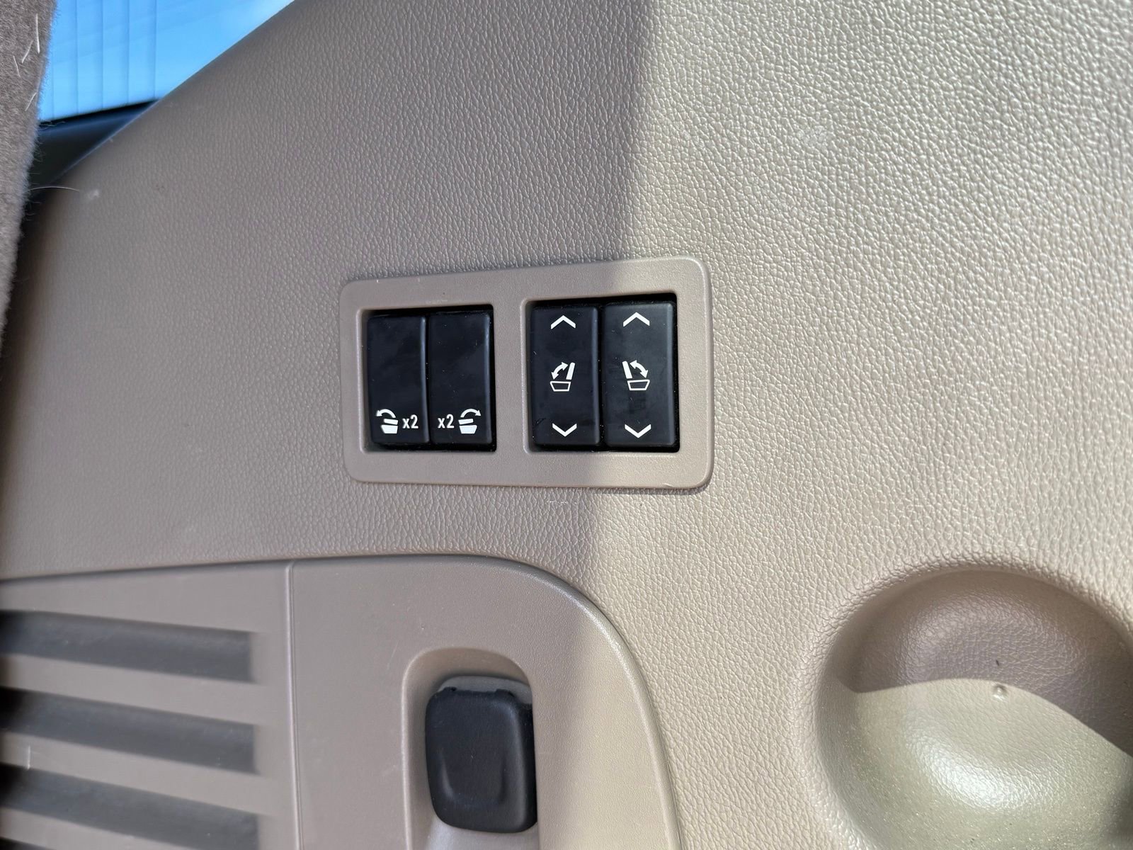 Used 2015 GMC Yukon SLT w/ Open Road Package image 31