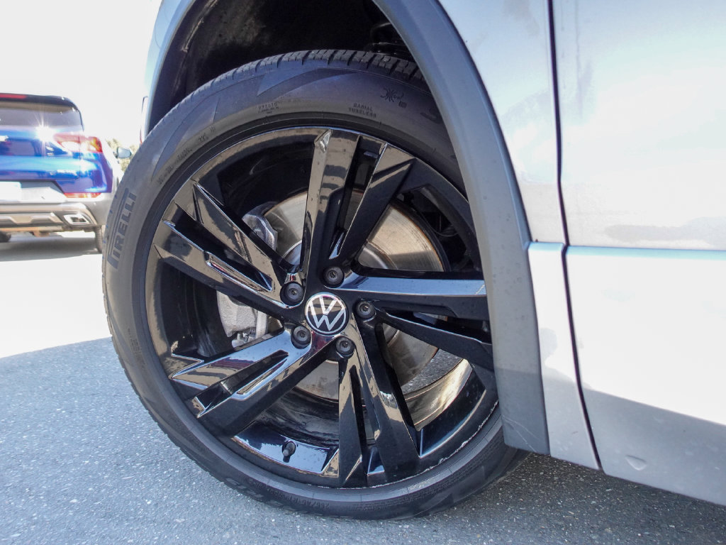 Used 2023 Volkswagen Tiguan SE R-Line FWD image 10