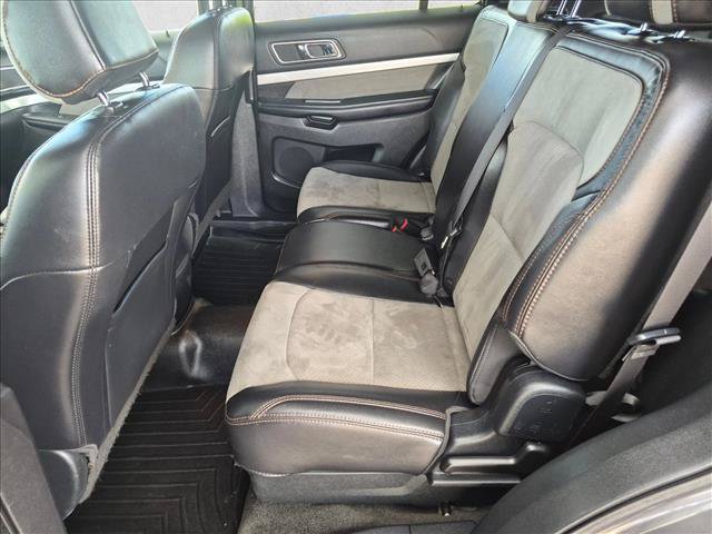 Used 2017 Ford Explorer XLT w/ Equipment Group 202A AWD/4WD image 17