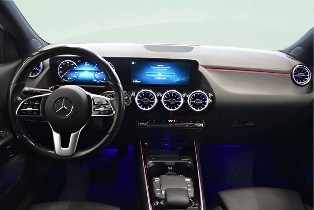 Used 2023 Mercedes-Benz GLA 250 4MATIC w/ Premium Package image 5