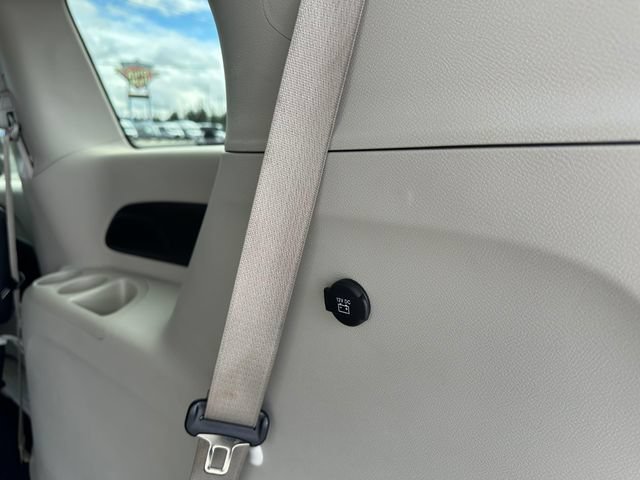Used 2022 Chrysler Voyager LX FWD image 17