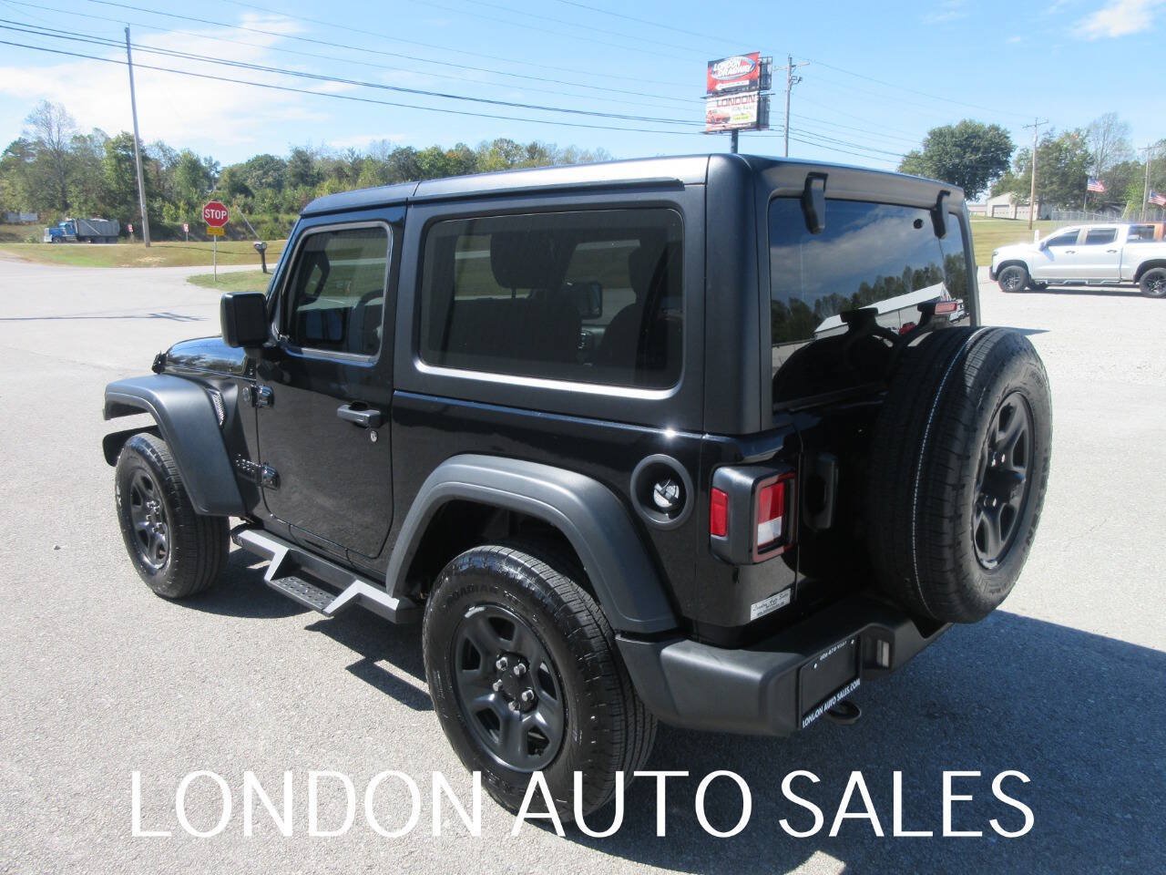 Used 2026 Jeep Wrangler Sport AWD/4WD image 3
