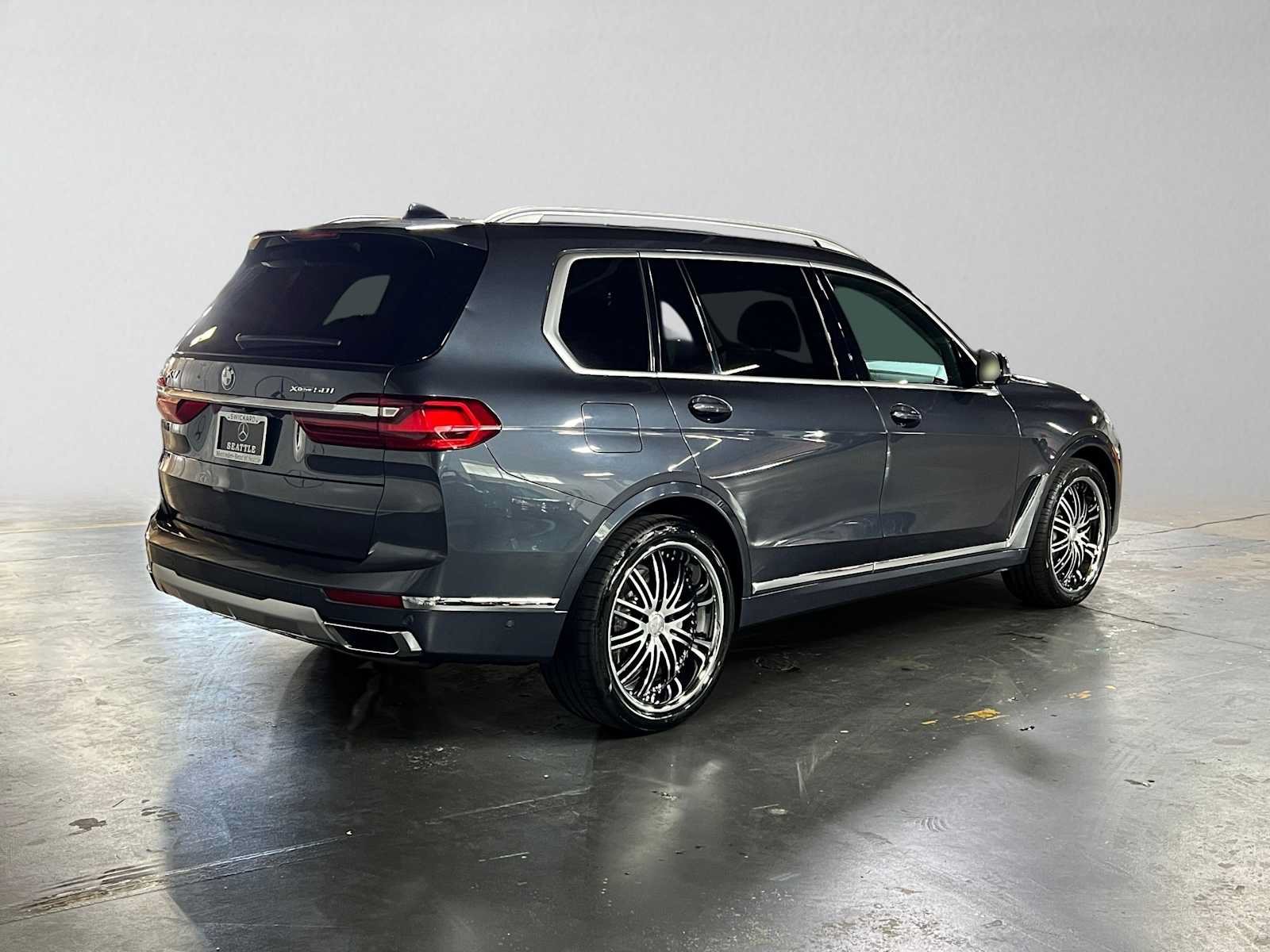 Used 2019 BMW X7 xDrive50i w/ Premium Package AWD/4WD image 3