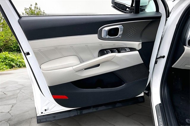Certified 2022 Kia Sorento SX w/ Panoramic Sunroof Package image 21