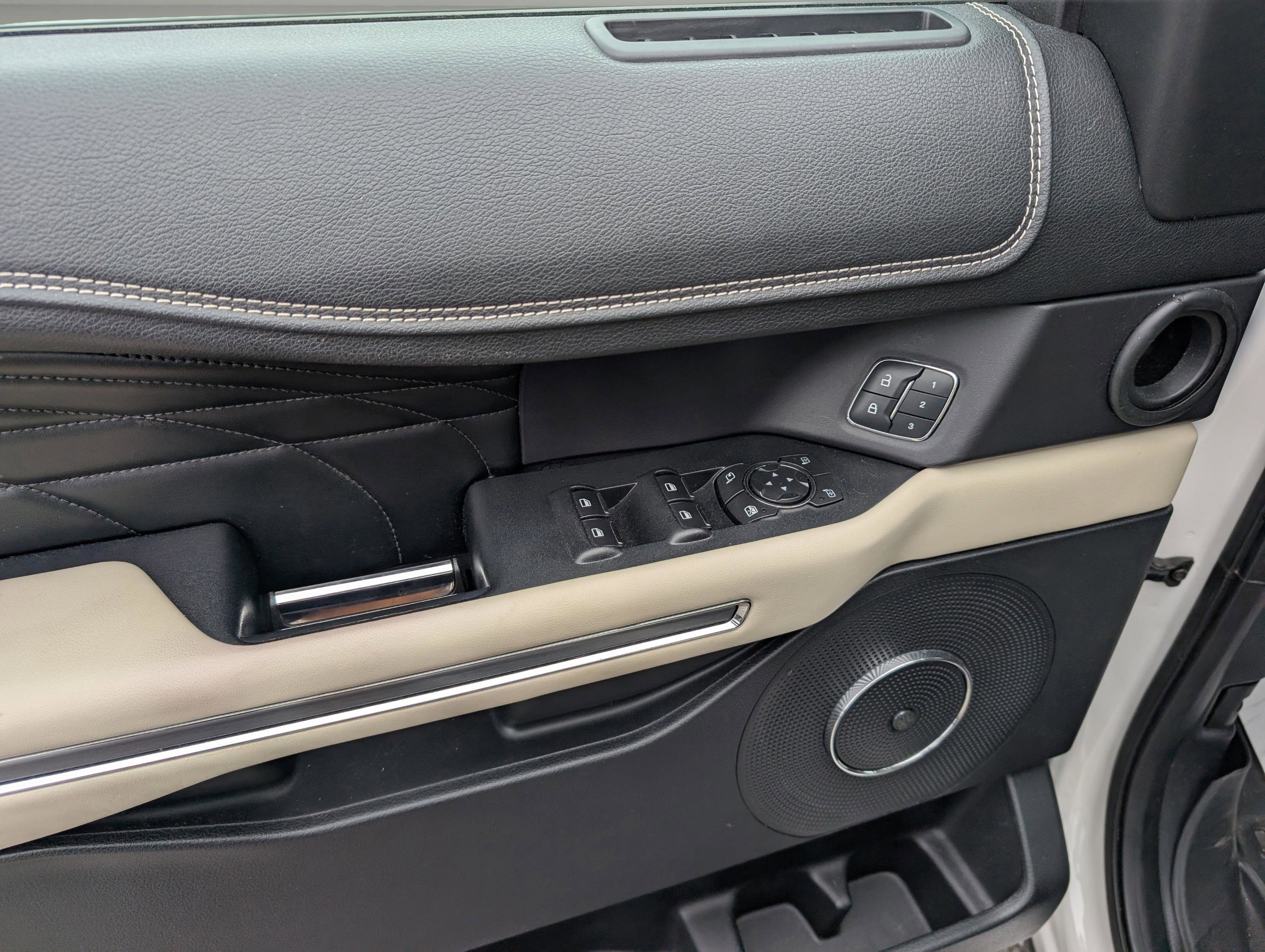 Used 2018 Ford Expedition Platinum image 9