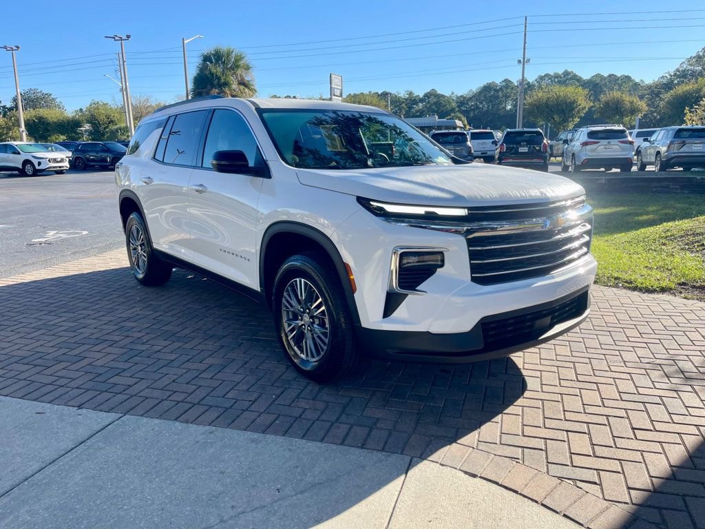 Used 2025 Chevrolet Traverse LT image 7