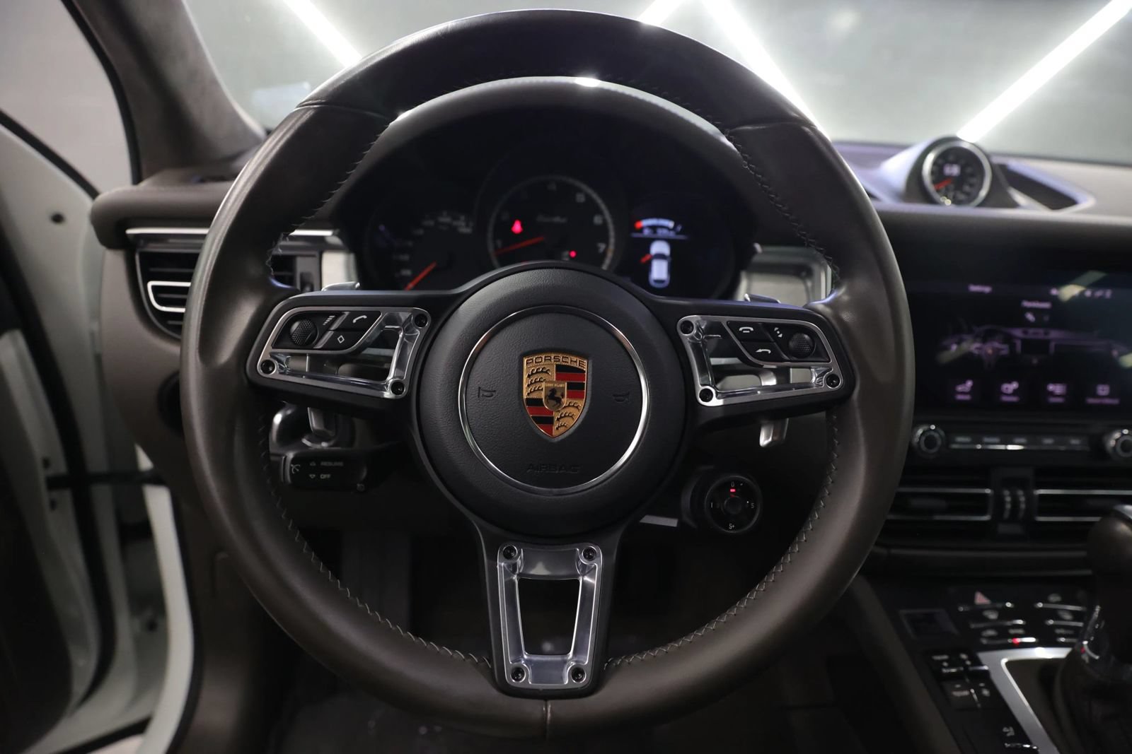 Used 2020 Porsche Macan Turbo AWD/4WD image 29