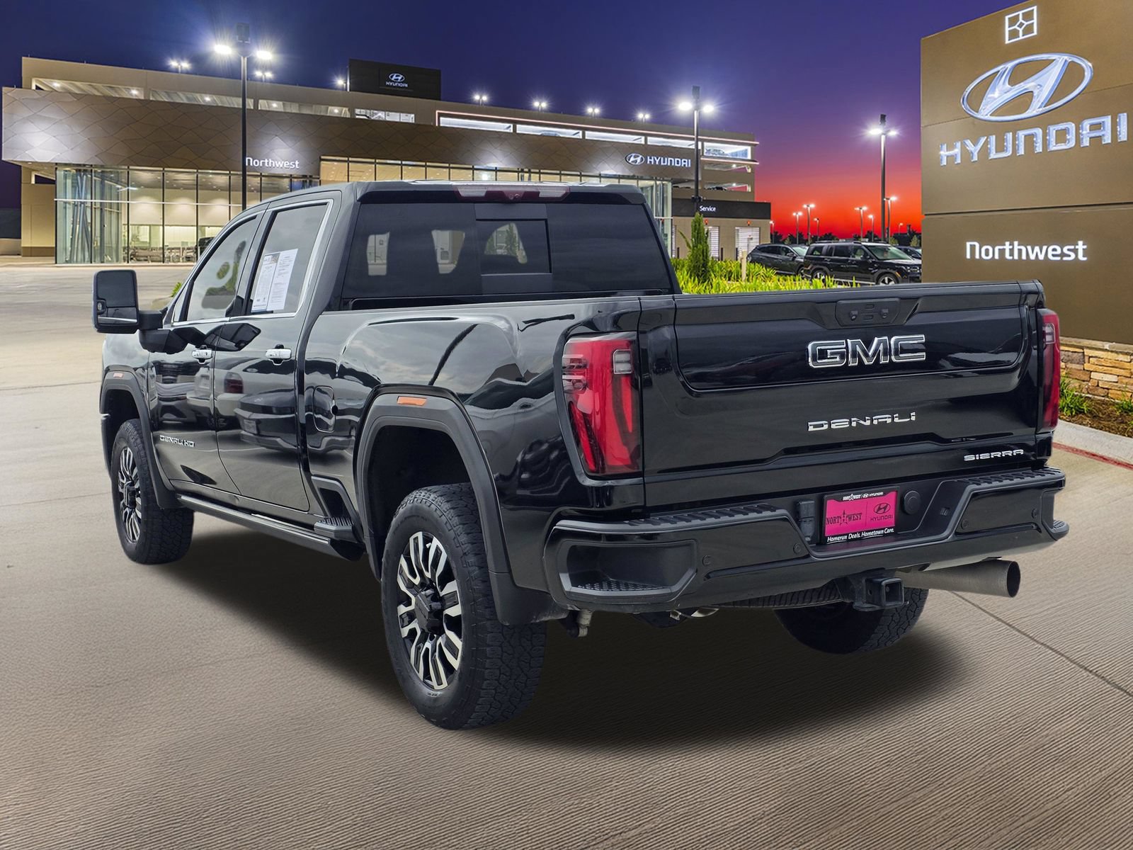 Used 2024 GMC Sierra 2500 Denali Ultimate w/ Max Trailering Package AWD/4WD image 9