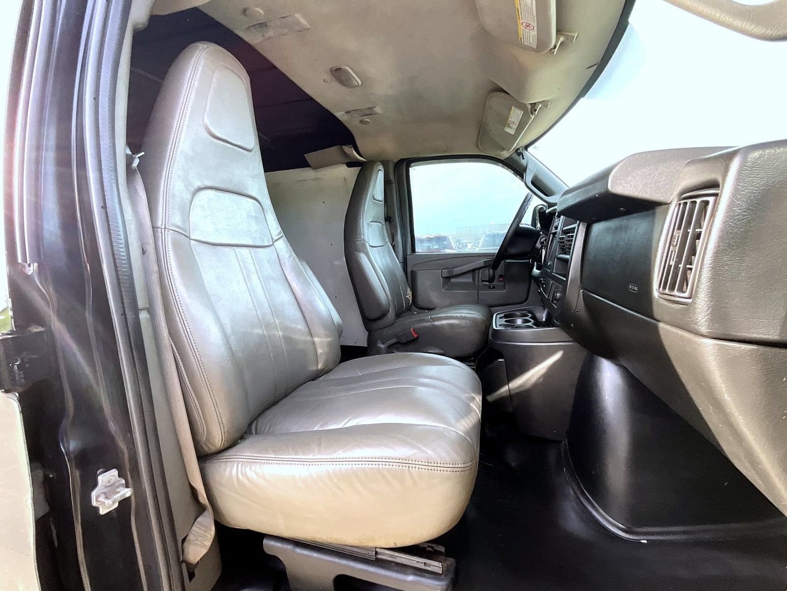 Used 2016 GMC Savana 3500 Extended RWD image 13