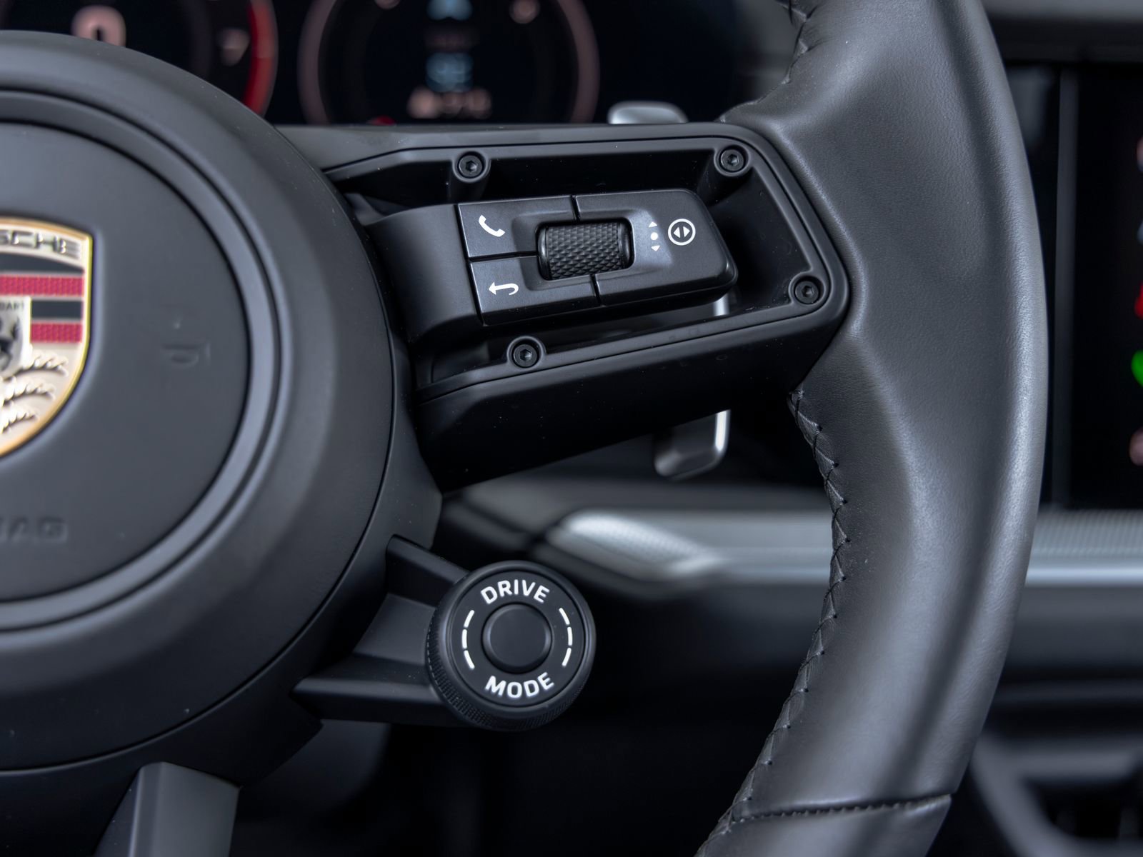 Certified 2026 Porsche Cayenne Coupe AWD/4WD image 32