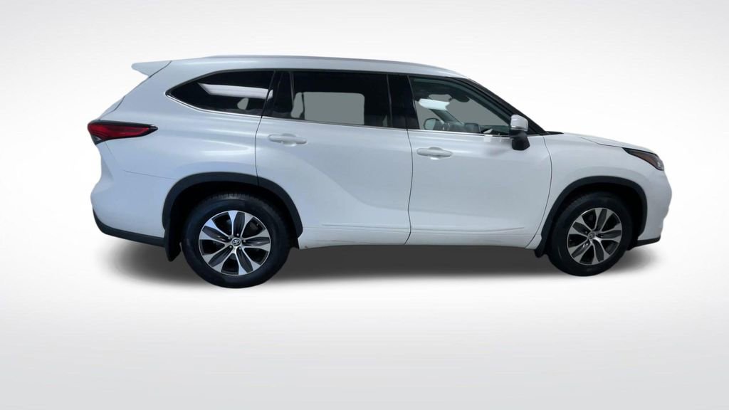 Used 2022 Toyota Highlander XLE image 24