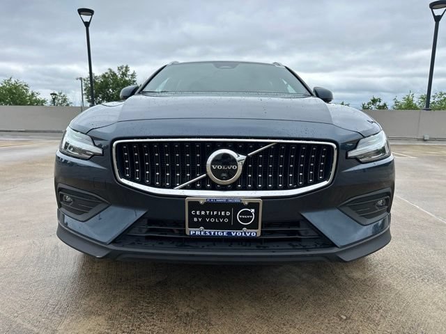 Certified 2025 Volvo V60 B5 Cross Country Plus AWD/4WD image 2