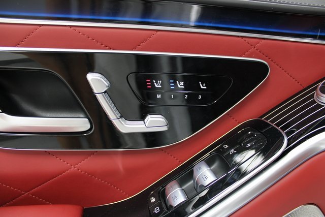 Used 2025 Mercedes-Benz S 580 4MATIC Sedan w/ AMG Line Package image 21