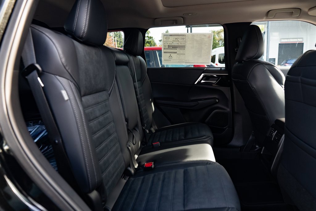 New 2025 Mitsubishi Outlander SE image 22