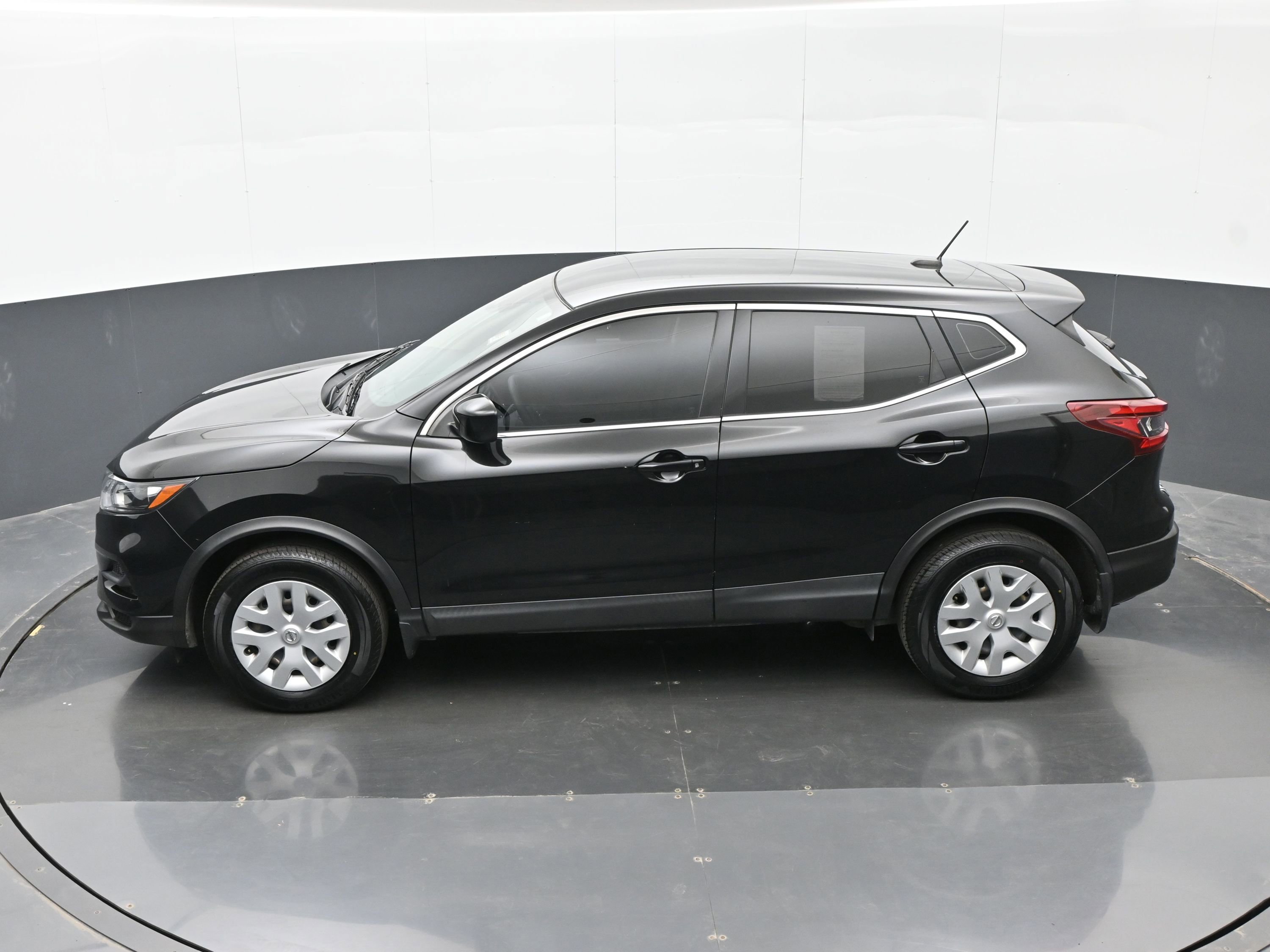 Used 2020 Nissan Rogue Sport S image 36