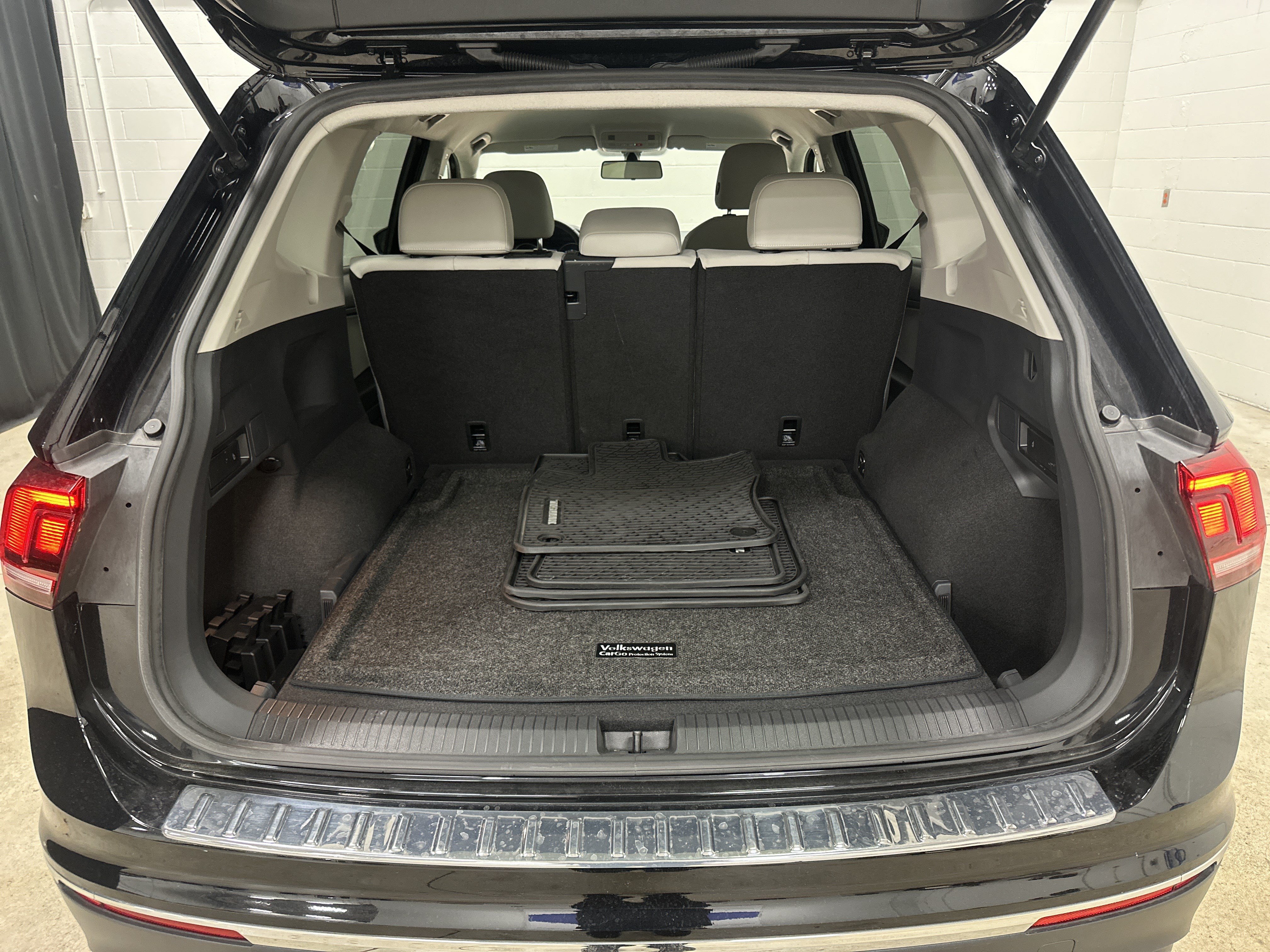 Used 2021 Volkswagen Tiguan SE AWD/4WD image 13