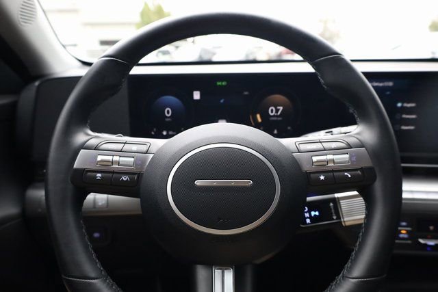 Used 2025 Hyundai Kona SEL image 17