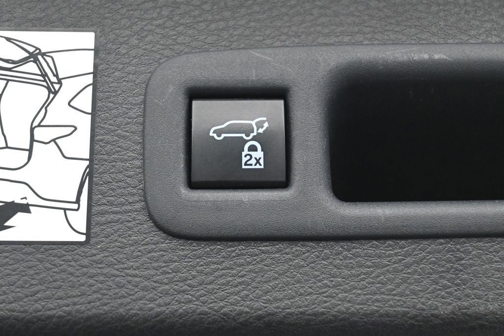 Used 2021 Toyota Sienna XSE w/ XSE Plus Package FWD image 31