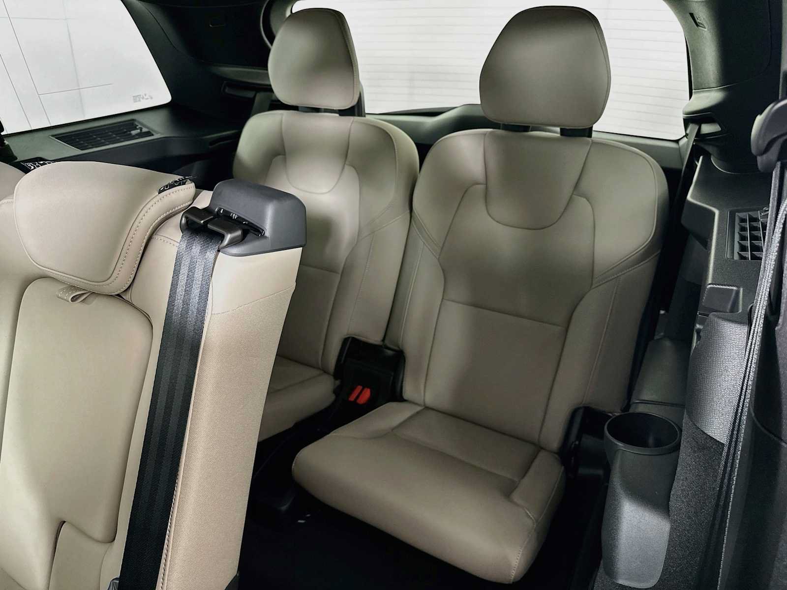New 2026 Volvo XC90 B6 Plus w/ Protection Package Premier AWD/4WD image 25