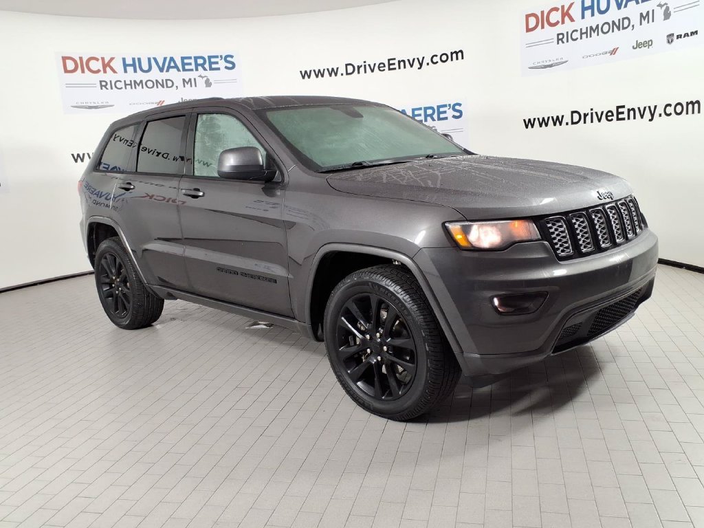 Used 2020 Jeep Grand Cherokee Altitude AWD/4WD image 3