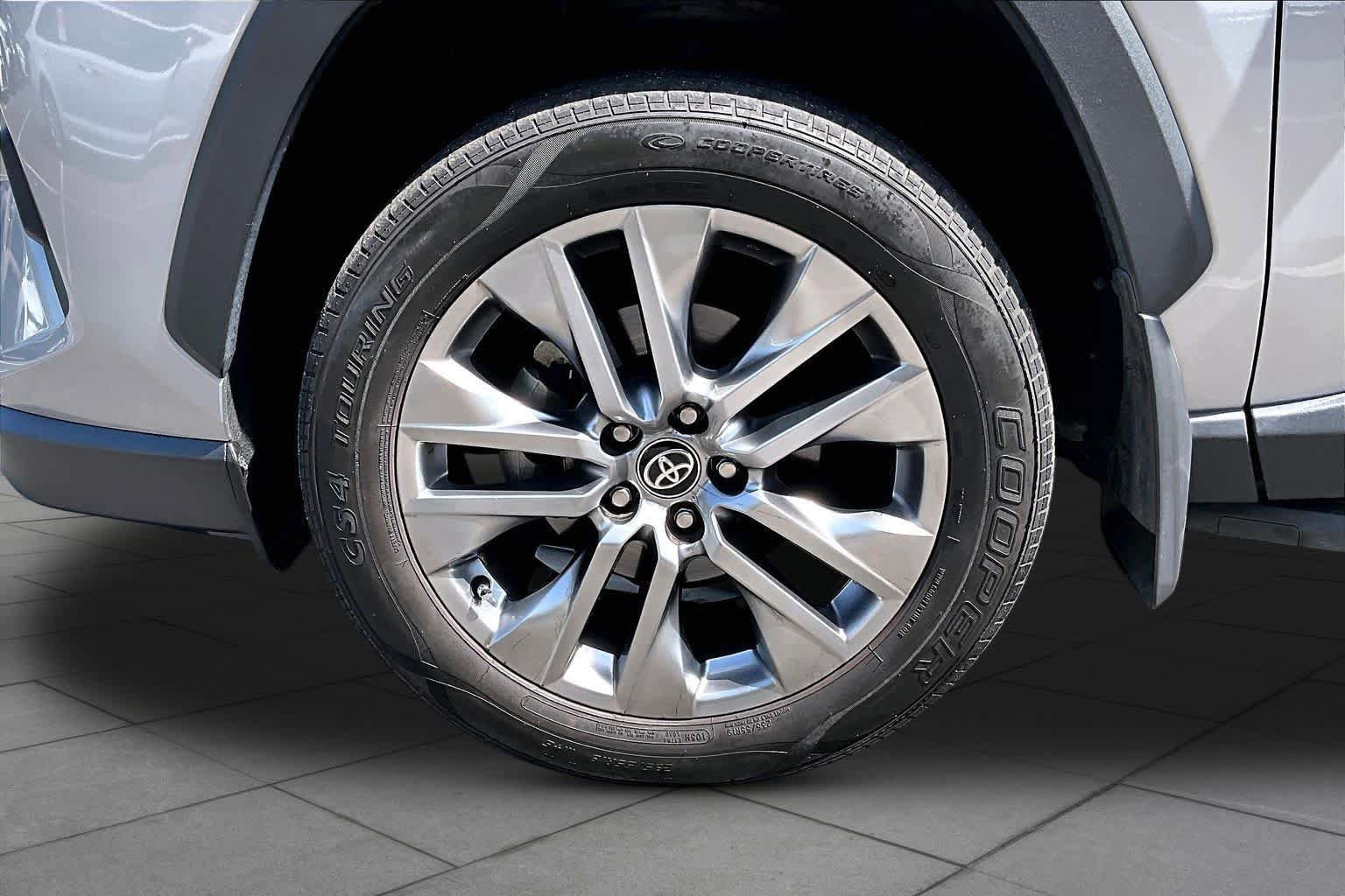 Used 2024 Toyota RAV4 XLE Premium FWD image 11