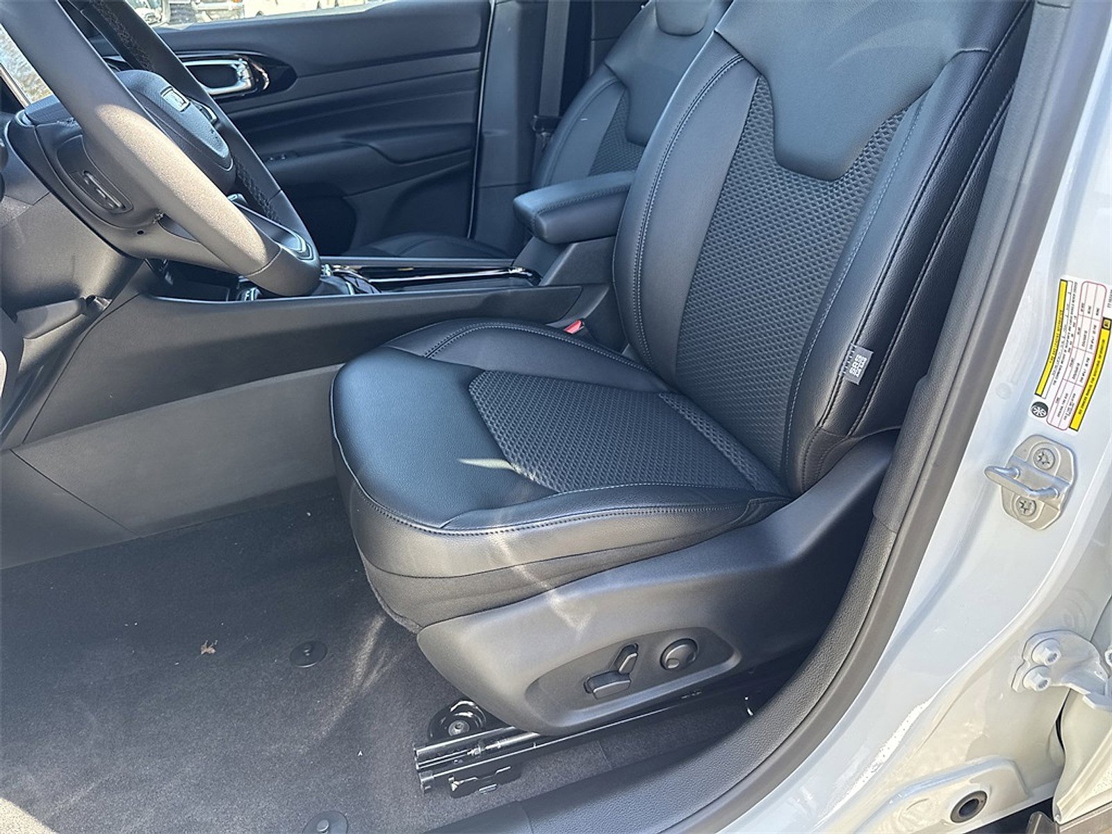 New 2026 Jeep Compass Latitude w/ Quick Order Package 29K image 9