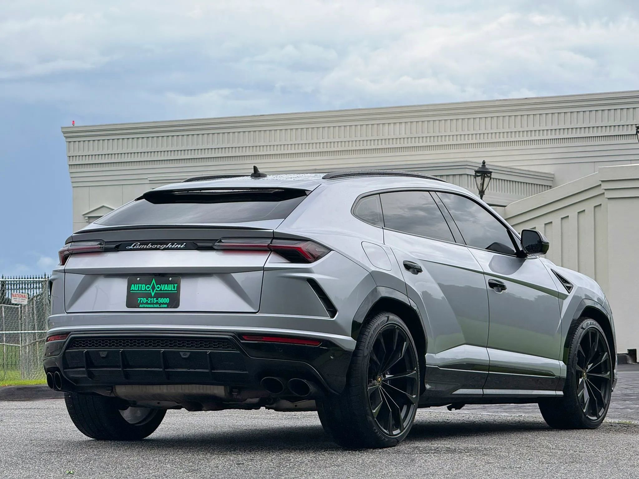 Used 2019 Lamborghini Urus AWD/4WD image 13