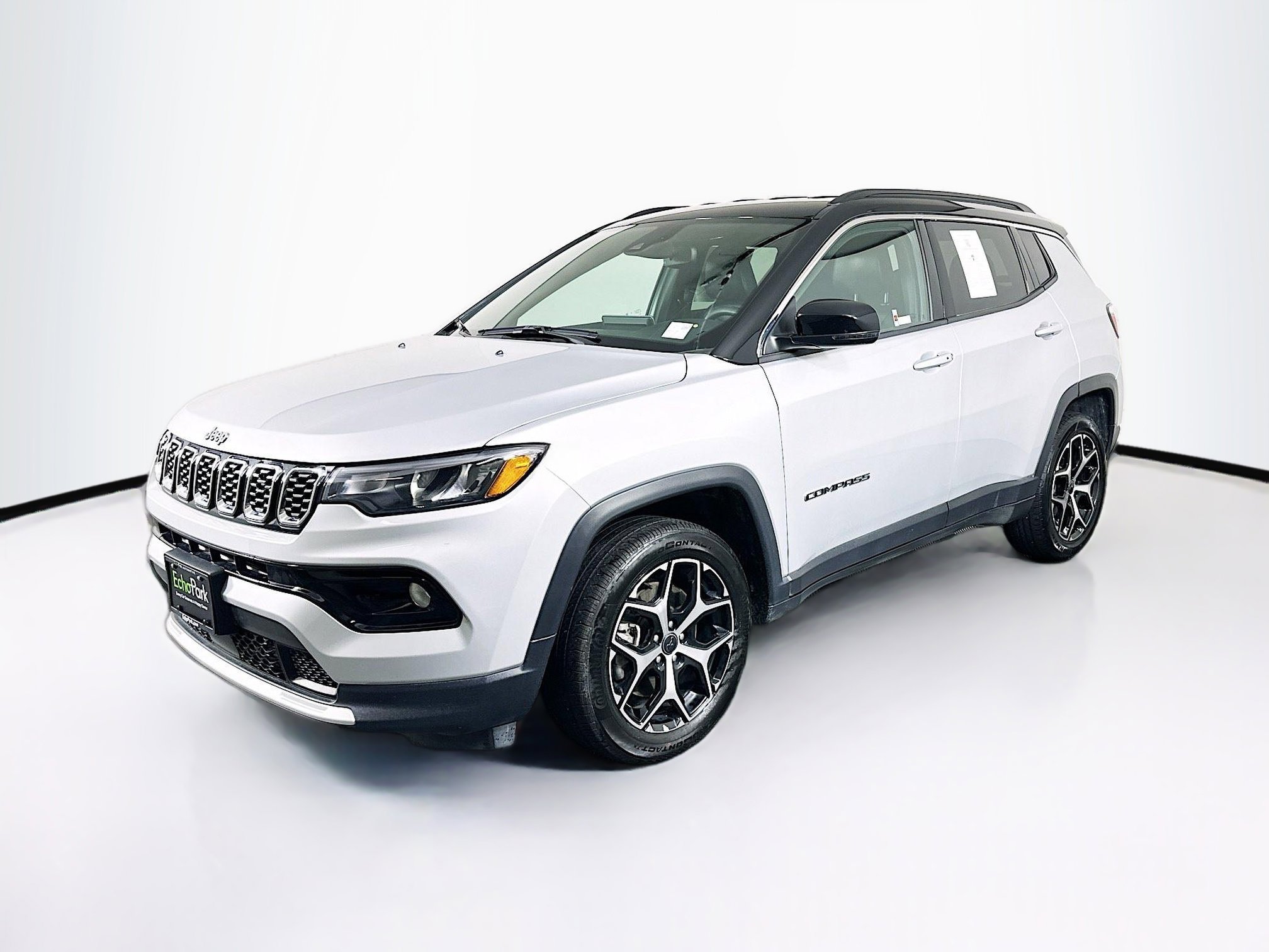 Used 2025 Jeep Compass Limited image 3