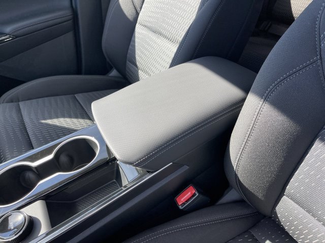 New 2027 Chevrolet Equinox LT w/ LPO, Floor Liner Package FWD image 21
