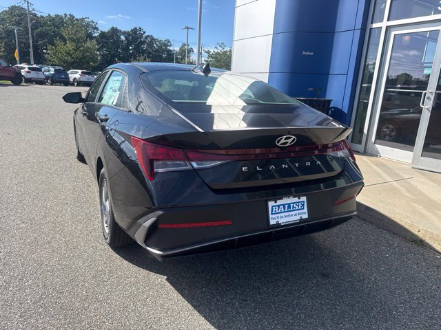 New 2026 Hyundai Elantra SE FWD image 4