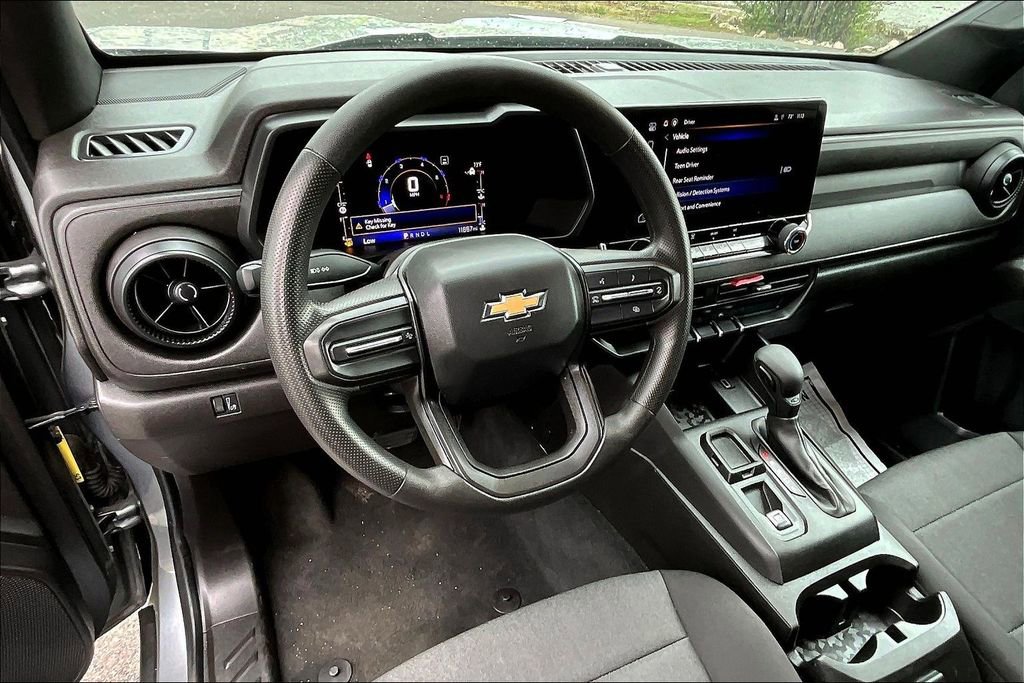 Used 2023 Chevrolet Colorado W/T image 3