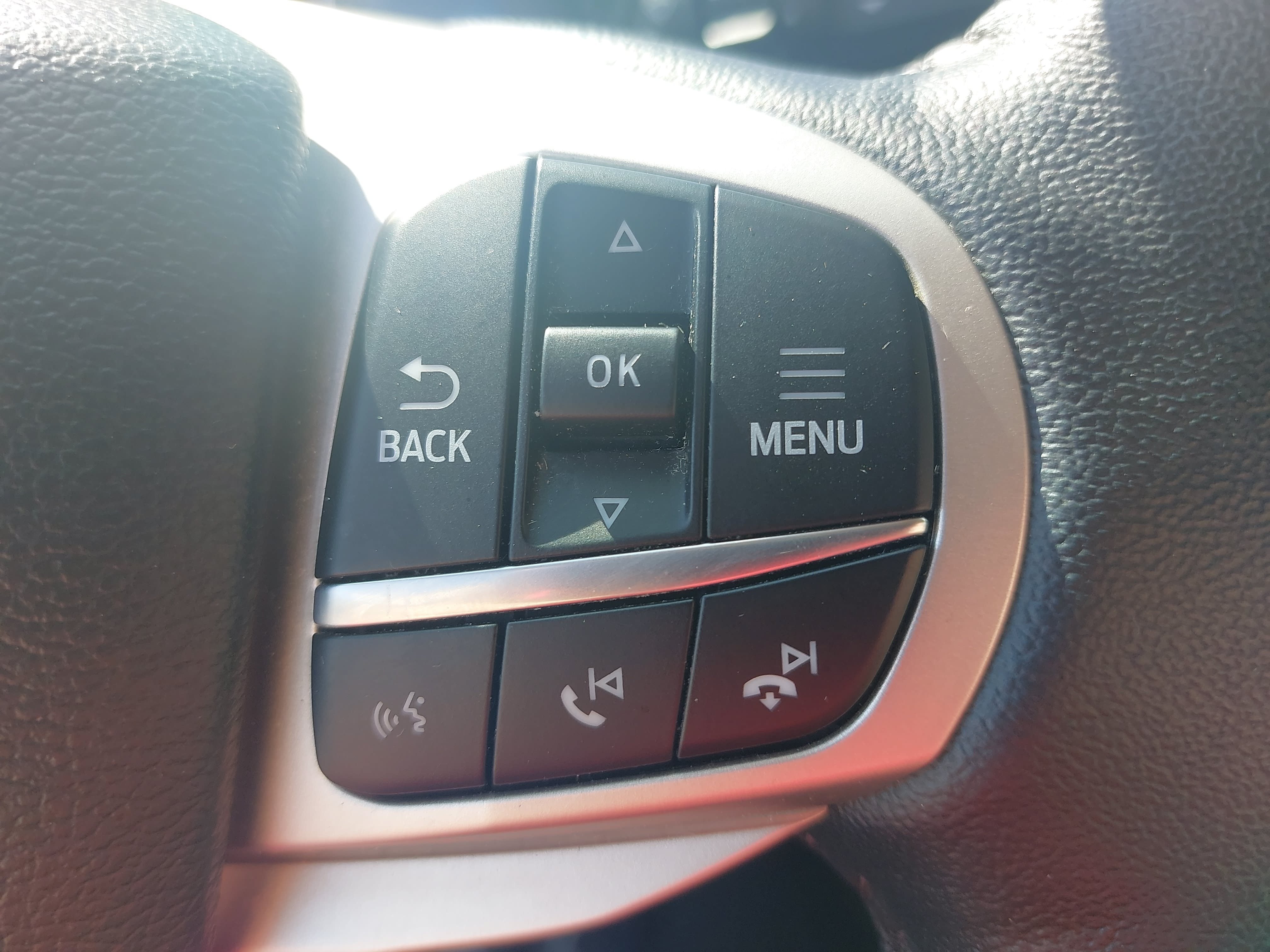 Used 2022 Ford Explorer XLT w/ Equipment Group 202A AWD/4WD image 19